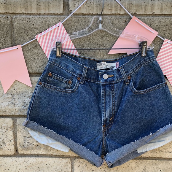 Levi’s 569 Sexy High Waisted Jean Shorts - Picture 3 of 8